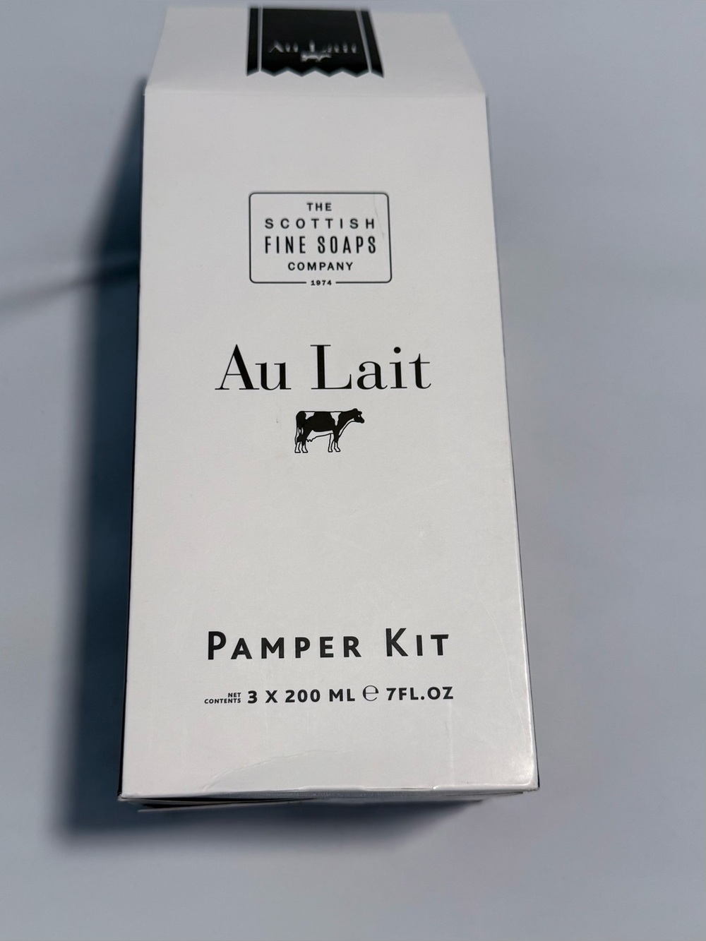 The Scottish Fine Soaps Au Lait Pamper Kit | Includes Wash/Scrub/Butter | NWT - Picture 2 of 3